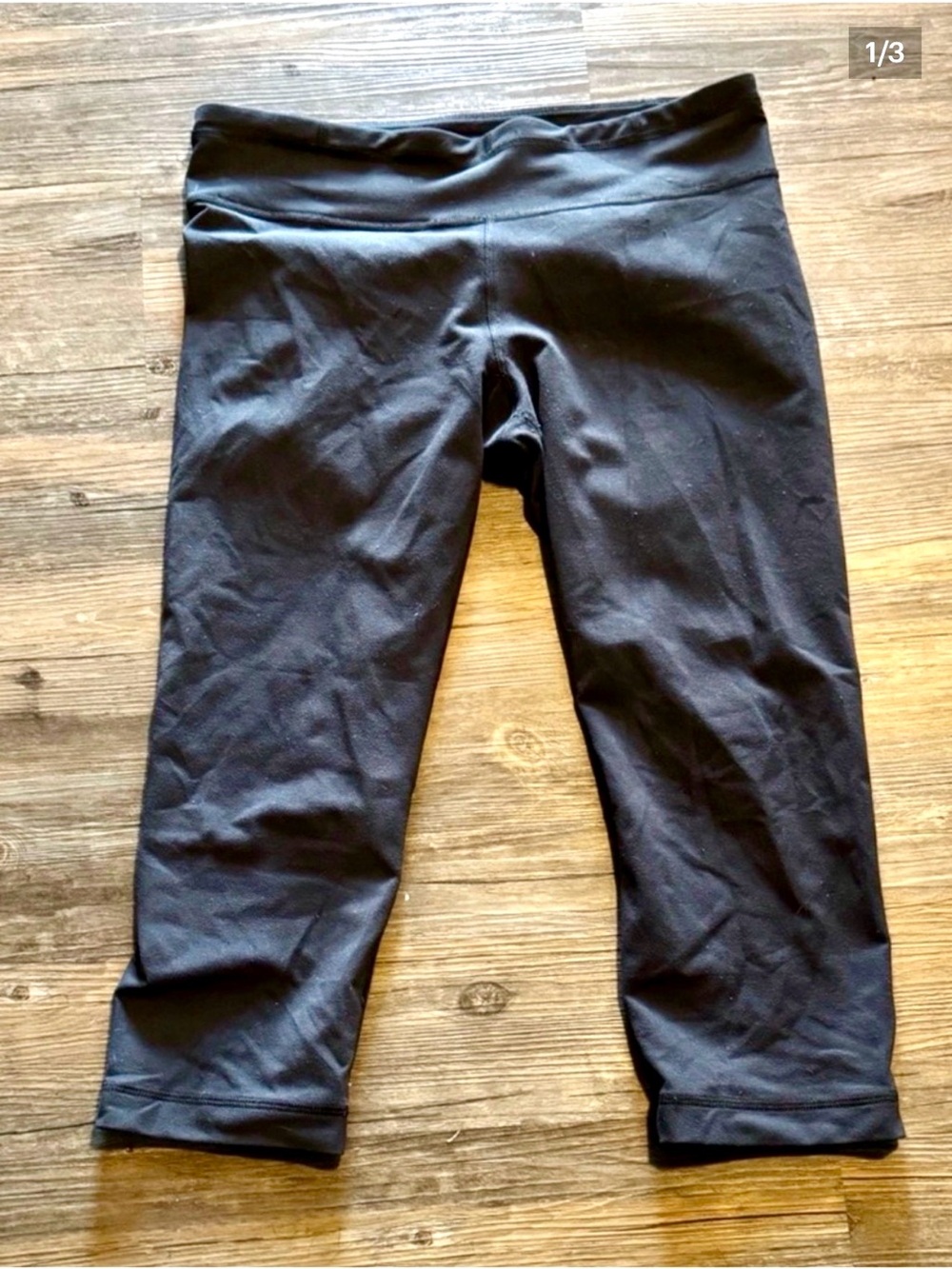 Under Armour Cropped Capri Gray Leggings Size Medium